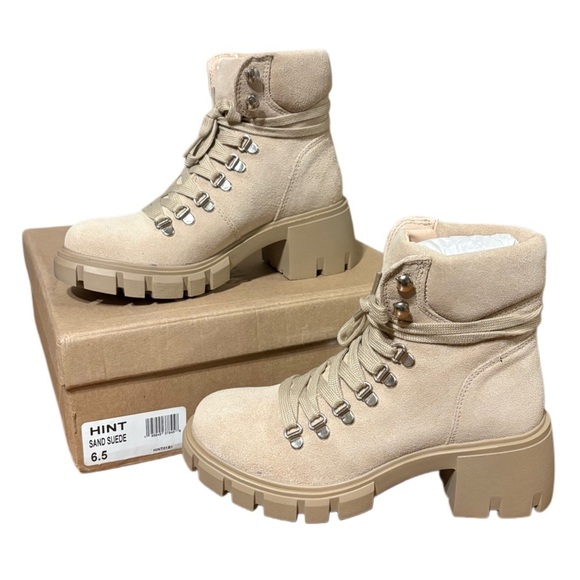 Steve Madden Shoes - Steve Madden Beige Lace Up Boots